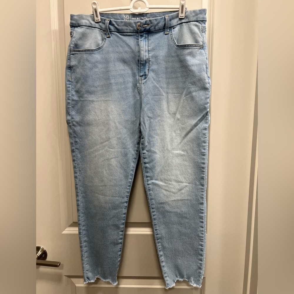No Boundaries Size 19 Jeans